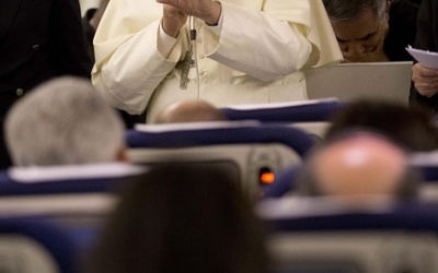 Papież: Czyny pedofilii są jak czarne msze