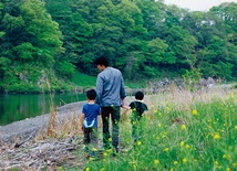 Ryota (Masaharu Fukuyama), pierwszoplanowy bohater filmu, stanął przed trudnym wyborem, kiedy dowiedział się, że przez lata obdarzał miłością nie swoje dziecko