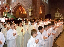  42 ministrantów zostało przyjętych do służby ceremoniarza i animatora