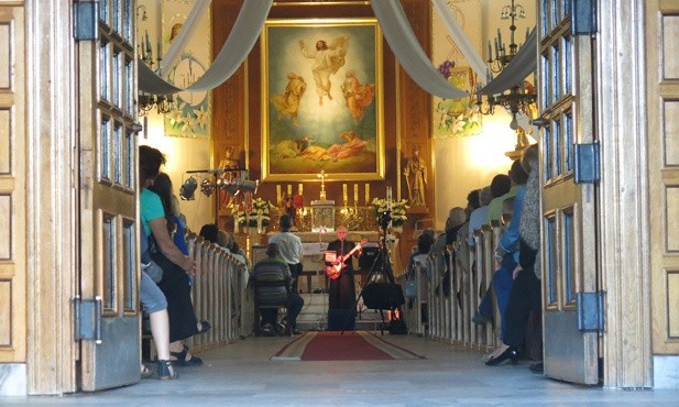 Proboszczowie z gitarami