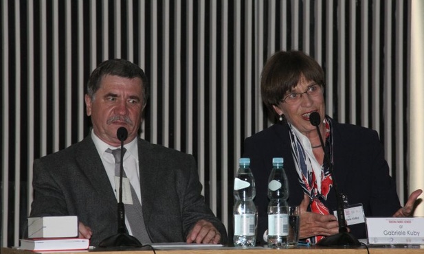 Gabriele Kuby jest autorką wielu książek informujących o prawdziwych założeniach ideologii gender