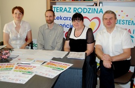 Do udziału w Marszu dla Życia i Rodziny zachęcają: (od lewej) Anna Szczepanik, Robert Dominiczak, Małgorzata Górka i Henryk Byzdra