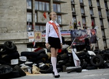 Dziewczynka w szarfie