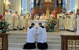 Po przyjęciu święceń kapłańskich neoprezbiterzy celebrowali swą pierwszą Mszę św. pod przewodnictwem bp. Henryka Tomasika