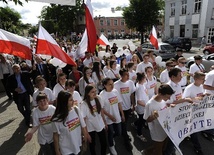 Marsz dla Życia i Rodziny połączył pokolenia młodszych i starszych, którzy manifestowali przywiązanie do wartości rodzinnych