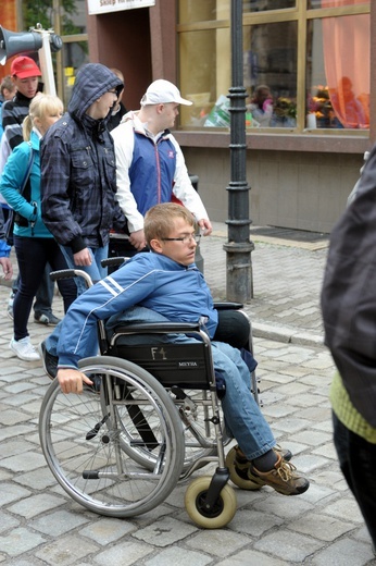 Niepełnosprawni - przemarsz 