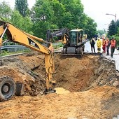  Prace przy wyrwie na ul. Powstańców Śl. w Głuchołazach 