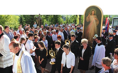   Uroczyste wniesienie obrazu i relikwii do kościoła w Lichwinie