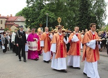 W procesji przez Skoczów  do kaplicy św. Jana Sarkandra