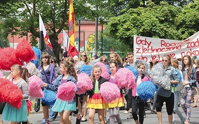 W Rawie Mazowieckiej marsz odbył się po raz drugi i wzięło w nim udział około 1000 osób, wśród których byli kapłani, siostry zakonne, samorządowcy, harcerze, członkowie ruchów, wspólnot i organizacji, a także całe rodziny