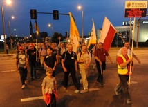 W pielgrzymce mogą wziąć udział chłopcy i mężczyźni, którzy podołają trudom nocnej wędrówki