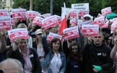 Manifestacja solidarności ze skazanymi za przerwanie wykładu prof. Zygmunta Baumana