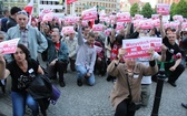 Manifestacja solidarności ze skazanymi za przerwanie wykładu prof. Zygmunta Baumana