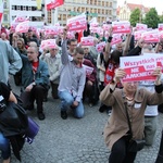 Manifestacja solidarności ze skazanymi za przerwanie wykładu prof. Zygmunta Baumana