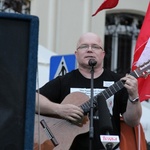 Manifestacja solidarności ze skazanymi za przerwanie wykładu prof. Zygmunta Baumana