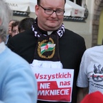 Manifestacja solidarności ze skazanymi za przerwanie wykładu prof. Zygmunta Baumana