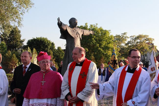 Poświęcenie dzwonnicy Ksiądz Jerzy w Rumi