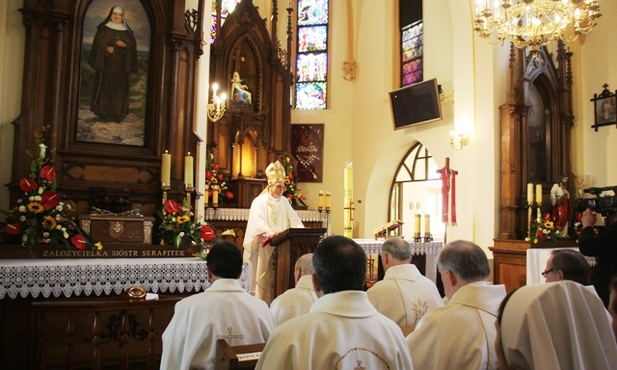 Uroczystości rozpoczęła Eucharystia w kościele, przy relikwiach Błogoslawionej