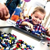  Dzieci mogą nie tylko podziwiać konstrukcje innych, ale też stworzyć własne budowle 