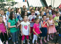  O oprawę muzyczną podczas Mszy św. zatroszczyła się schola Załoga Boga z parafii Ducha Świętego w Słubicach