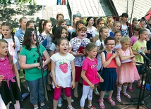  O oprawę muzyczną podczas Mszy św. zatroszczyła się schola Załoga Boga z parafii Ducha Świętego w Słubicach