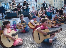 W trakcie festynu ponad 21 gitarzystów ustanowiło nowy rekord, równocześnie grając „Marsza Tureckiego”