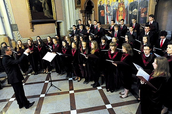 Podczas uroczystości z koncertem wystąpił młodzieżowy chór z Białej Podlaskiej 