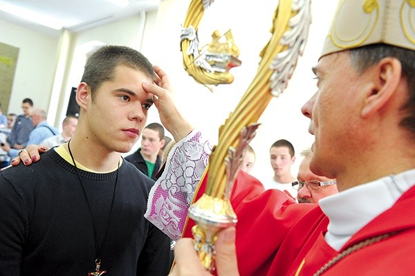 Bp Adam Bałabuch po raz trzeci bierzmował w poprawczaku