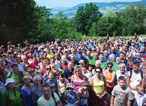 Chętnych do wspinania się na Grodzisko nigdy nie brakuje