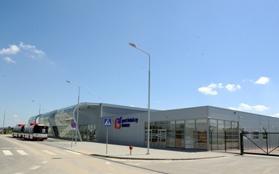 Budynki hali głównej portu lotniczego w Radomiu czekają na pierwszych pasażerów