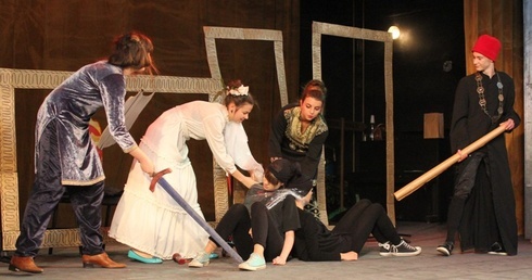 O tym, co dzieje się w nocy w bielskim muzeum, opowiedzieli młodzi aktorzy - absolwenci SP nr 37