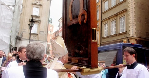 Kapłani powitali Maryję