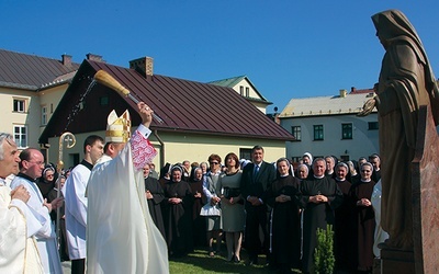 Poświecenie figury bł. Małgorzaty Szewczyk w Oświęcimiu