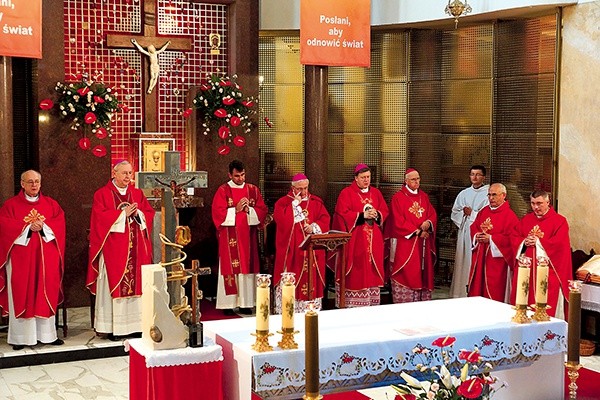 Eucharystii przewodniczył nuncjusz apostolski w Polsce abp Celestino Migliore