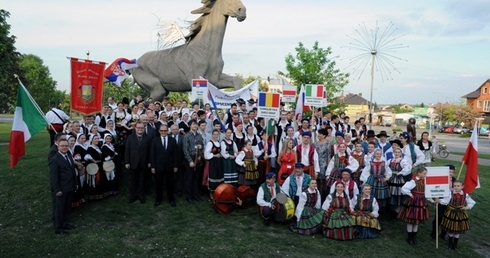 Zapewne i w tym roku zespoły staną do pamiątkowej fotografii przy opoczyńskim Pegazie - "koło konia", jak zazwyczaj mówią w mieście
