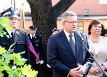 Prezydent Bronisław Komorowski z żoną Anną. Obok Waldemar Pawlak, prezes Zarządu Głównego Związku OSP