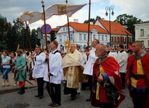 Płocka procesja przeszła centralnymi ulicami miasta