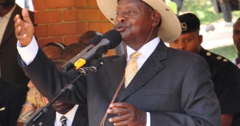 Prezydent Ugandy zarzuca byłemu prezydentowi DR Konga sprzyjanie islamistom 