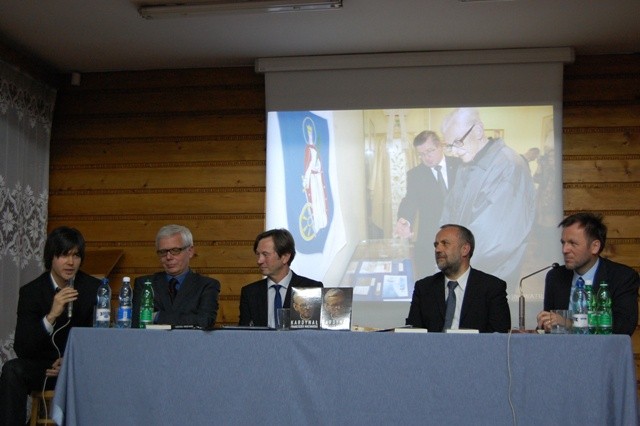 Promocja książki o kard. Macharskim