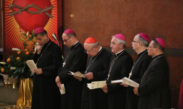 "Zawstydzeni i skruszeni prosimy o przebaczenie"