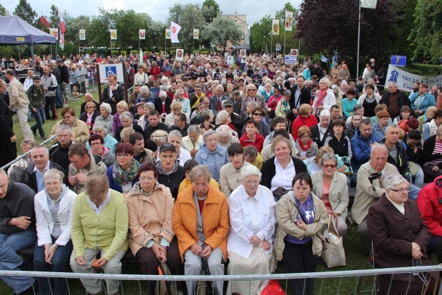 25. lecie koronacji obrazu Matki Bożej Cierpliwie Słuchającej - część I