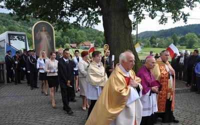 Procesja z obrazem do kościoła w Filipowicach