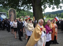 Procesja z obrazem do kościoła w Filipowicach