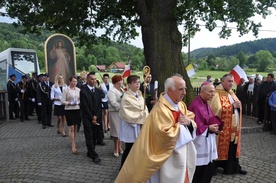 Procesja z obrazem do kościoła w Filipowicach