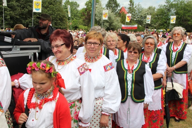 25. lecie koronacji obrazu Matki Bożej Cierpliwie Słuchającej - Msza (cześć I)