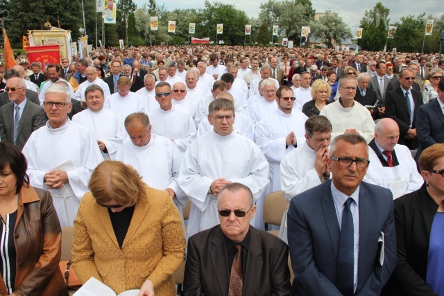 25. lecie koronacji obrazu Matki Bożej Cierpliwie Słuchającej - Msza (cześć I)