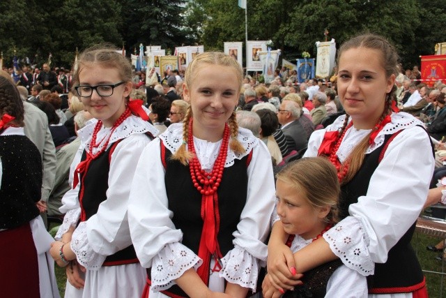 25. lecie koronacji obrazu Matki Bożej Cierpliwie Słuchającej - Msza (cześć I)
