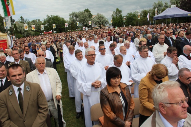 25. lecie koronacji obrazu Matki Bożej Cierpliwie Słuchającej - Msza (cześć I)