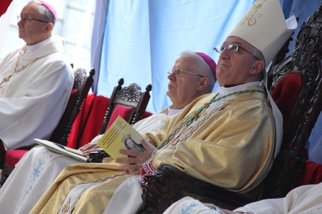 25. lecie koronacji obrazu Matki Bożej Cierpliwie Słuchającej - Msza (cześć I)