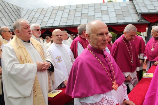 25. lecie koronacji obrazu Matki Bożej Cierpliwie Słuchającej - Msza (cześć I)